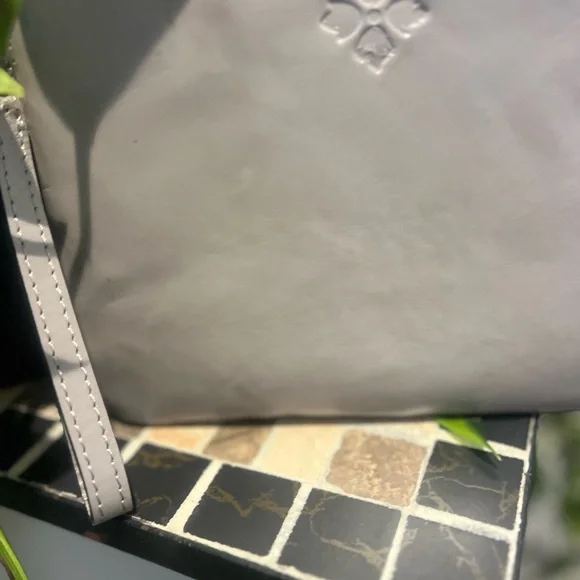 Patricia Nash Wristlet-*defects* - Picture 7 of 10
